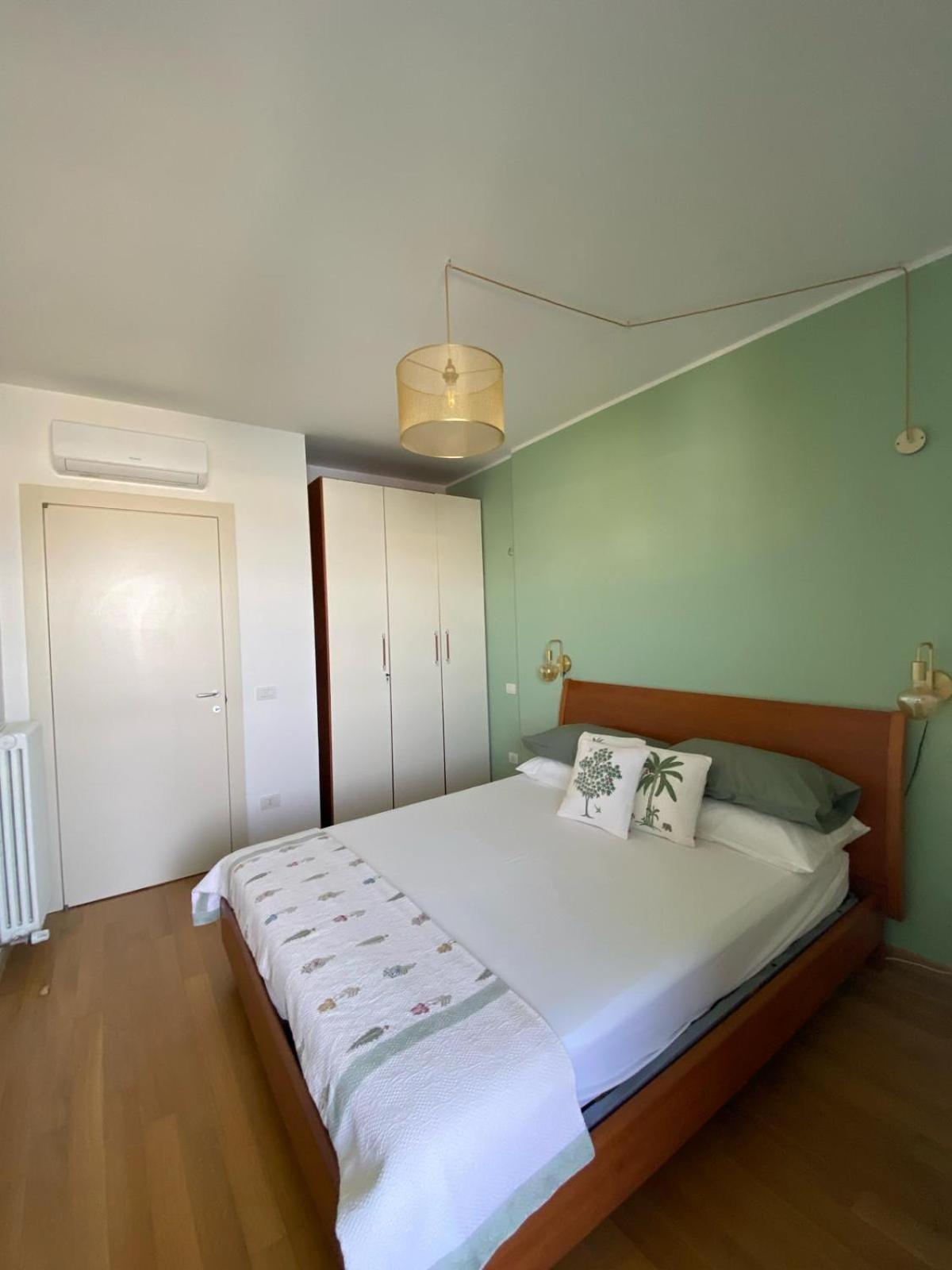 ペザロCasa Del Portoアパートメント エクステリア 写真
